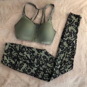 Victoria’s Secret Incredible Lightweight Sports Bra (sage green)